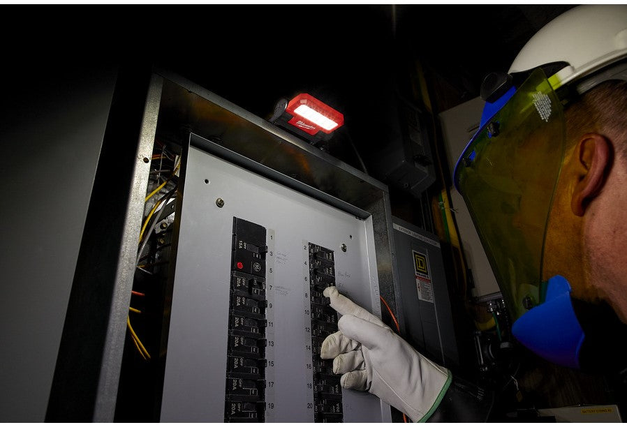 Milwaukee L4 FFL-201 USB oplaadbare inklapbare mini-schijnwerper - 4933464821