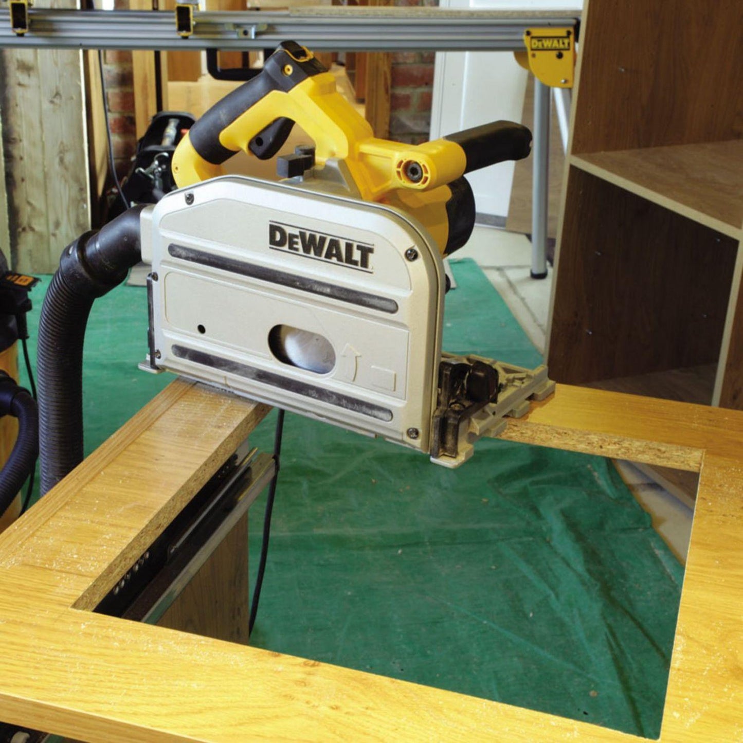 DWS520 Plunge saw 1300W in T-STAK
