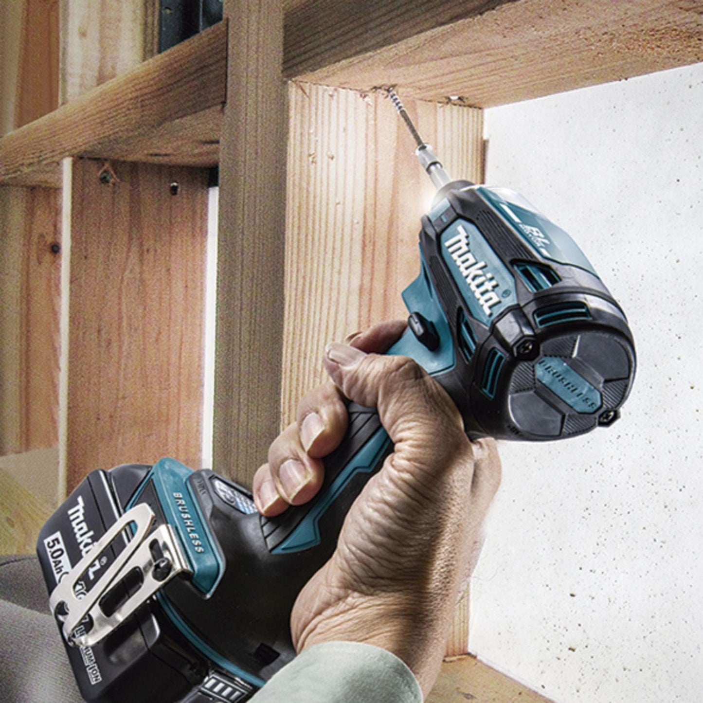 DTD172RTJ Cordless Impact Driver 18V 5.0Ah in Mbox