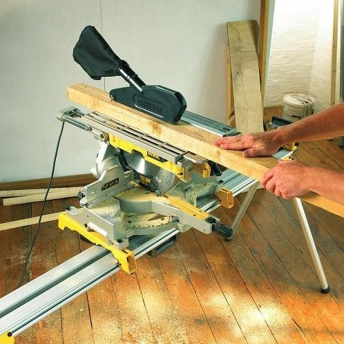 D27112 Tafel-, afkort- en verstekzaag 1600W