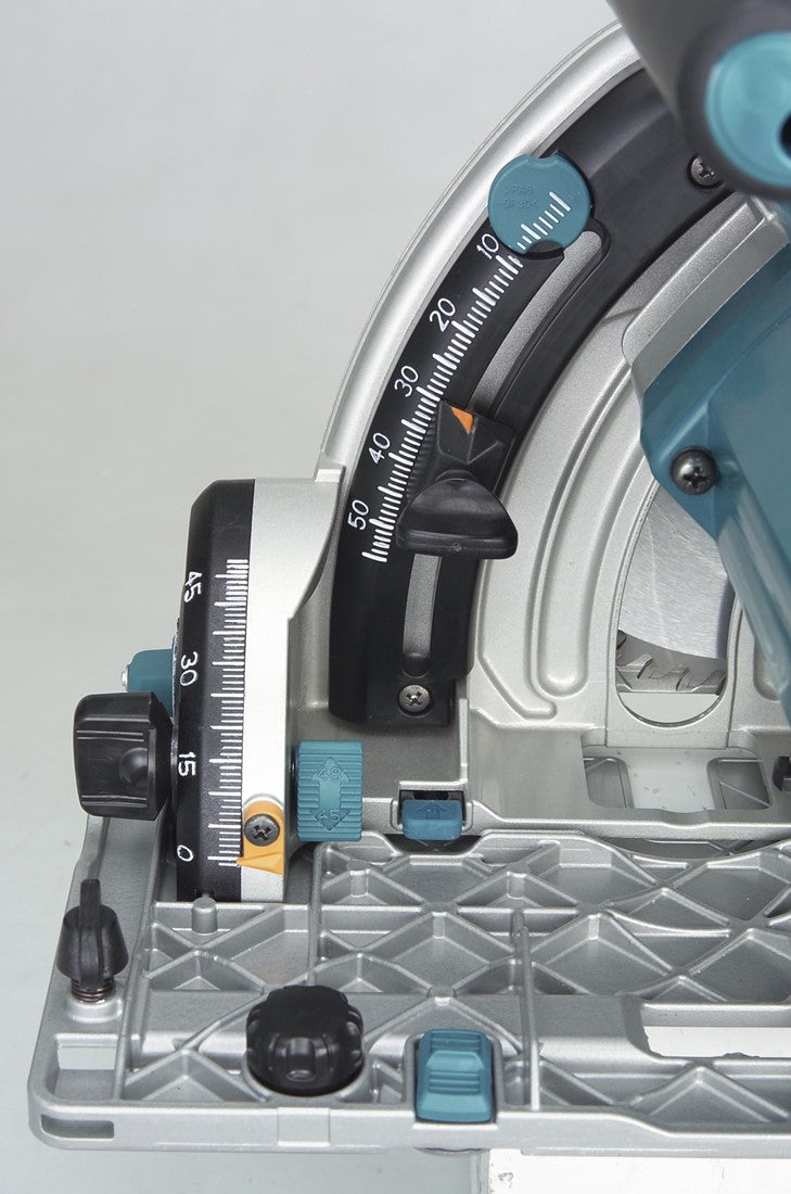 Makita SP6000J1X Plunge circular saw in Mbox + Guide rail 1500mm + Holdall