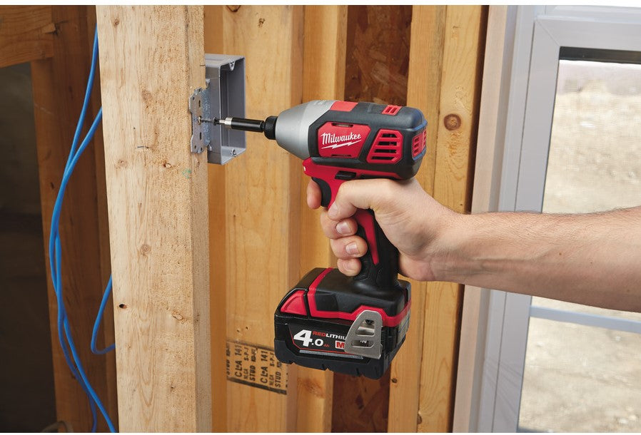 Milwaukee M18 BID-402C Akku-Kompakt-Schlagschrauber 1/4 Zoll Sechskant 18 V 4,0 Ah Li-Ion M18™ im Koffer – 4933443580