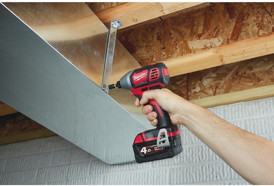 Milwaukee M18 BID-402C Akku-Kompakt-Schlagschrauber 1/4 Zoll Sechskant 18 V 4,0 Ah Li-Ion M18™ im Koffer – 4933443580