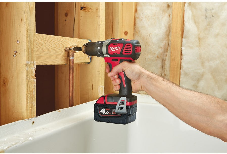 Milwaukee M18 BDD-402C Akku-Kompakt-Bohrschrauber 18 V 4,0 Ah Li-Ion M18™ im Koffer – 4933443565