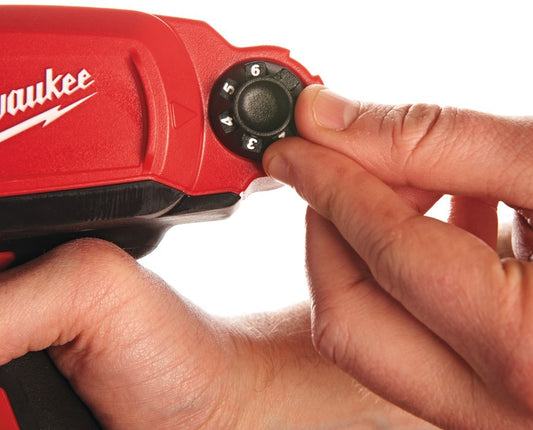 Milwaukee M12 PCG/310C-0 Kleinstklebepistole mit Batterie, 12 V, loses Gehäuse mit 310-ml-Kartuschenhalter M12™ - 4933441783