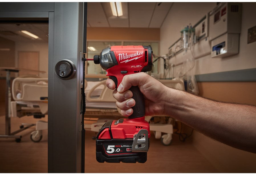 Milwaukee M18 FQID-502X Cordless Hydraulic Impact Wrench 1/4"" 18V 5.0Ah Li-Ion M18 FUEL™ SURGE™ in HD-Box - 493345179