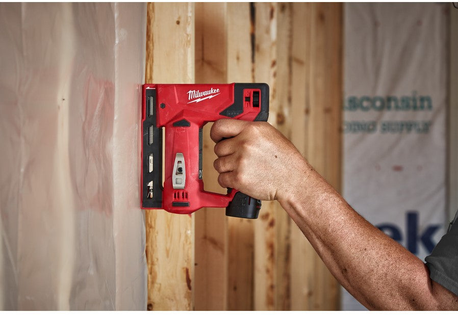 Milwaukee M12 BST-0 Akku-Tacker mit Kohlebürsten 12 V Loose Body M12™- 4933459634