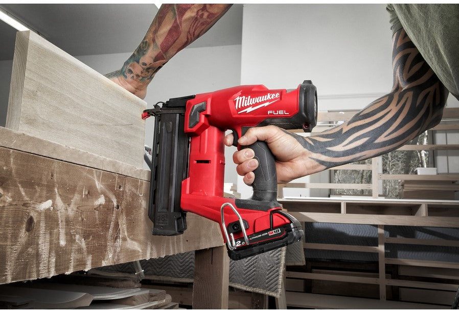 Milwaukee M18 FN18GS-202X Cordless Finishing Tacker 18 GS 18V 2.0Ah Li-Ion M18 FUEL™ in HD-Box - 4933471407