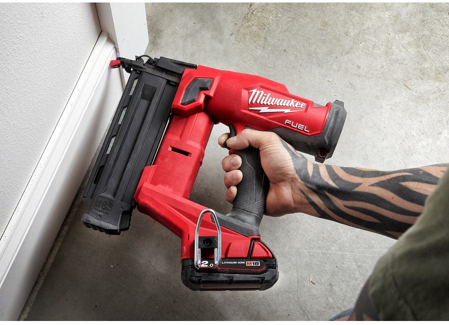 Milwaukee M18 FN18GS-202X Cordless Finishing Tacker 18 GS 18V 2.0Ah Li-Ion M18 FUEL™ in HD-Box - 4933471407