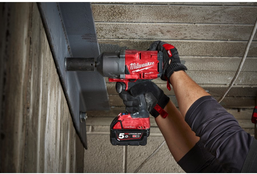 Milwaukee M18 ONEFHIWP12-502X Cordless Impact Wrench 1/2"" with Spring Locking Pin 18V 5.0Ah Li-Ion M18 FUEL™ ONE-KEY™ in HD-Box - 4933459725