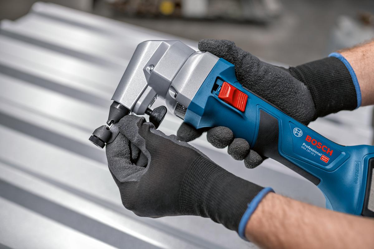 GNA 18V-16 E Cordless Nibbler 18V 4.0Ah in L-Boxx - 0601529601