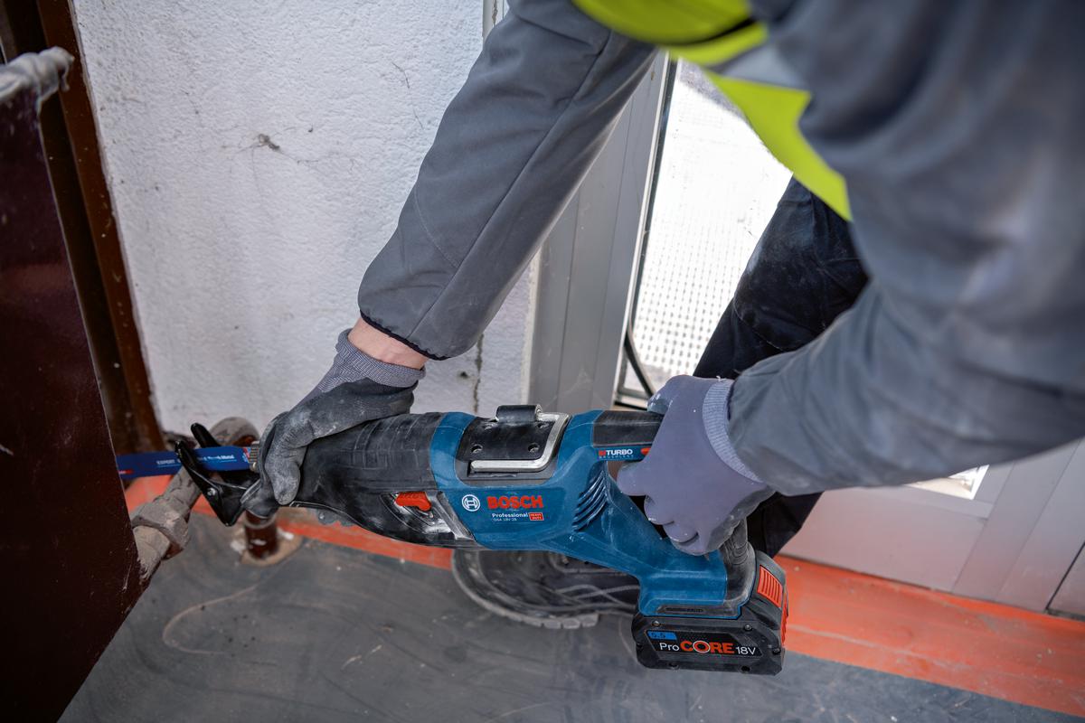 GSA 18V-28 Cordless Reciprocating Saw BITURBO 18V Basic Body - 06016C0000